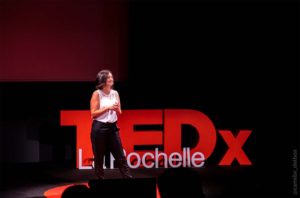 Camille Syren, sur la scène de TEDxLaRochelle